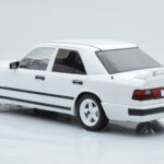 Mercedes E-Class W124 Tuning Valkoinen MCG 1:18 - image 5 of 6