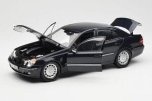 Mercedes E-Class W211 Sininen Metallic Kyosho 1:18 B66962147 Metalli — kuva 2 / 8