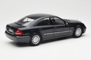 Mercedes E-Class W211 Sininen Metallic Kyosho 1:18 B66962147 Metalli — kuva 3 / 8