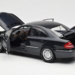 Mercedes E-Class W211 Sininen Metallic Kyosho 1:18 B66962147 - image 5 of 8