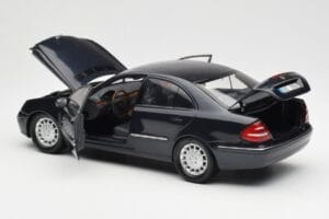Mercedes E-Class W211 Sininen Metallic Kyosho 1:18 B66962147 Metalli — kuva 5 / 8
