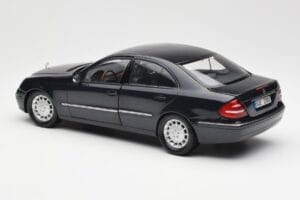 Mercedes E-Class W211 Sininen Metallic Kyosho 1:18 B66962147 Metalli — kuva 7 / 8