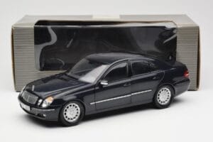 Mercedes E-Class W211 Sininen Metallic Kyosho 1:18 B66962147 Metalli — kuva 8 / 8