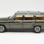 Mercedes 230T W123 T-Model Vihreä Metallic Norev 1:18 183730 - image 4 of 8