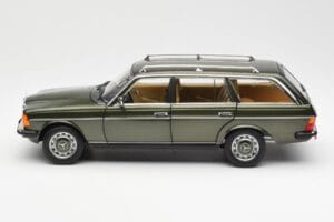 Mercedes 230T W123 T-Model Vihreä Metallic Norev 1:18 183730 Metalli — kuva 4 / 8