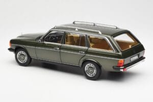Mercedes 230T W123 T-Model Vihreä Metallic Norev 1:18 183730 Metalli — kuva 7 / 8