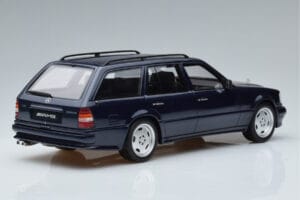 Mercedes E36 AMG S124 Sininen Otto 1:18 OT753 Hartsi — kuva 2 / 6
