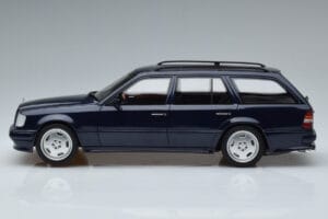 Mercedes E36 AMG S124 Sininen Otto 1:18 OT753 Hartsi — kuva 3 / 6