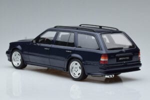Mercedes E36 AMG S124 Sininen Otto 1:18 OT753 Hartsi — kuva 5 / 6