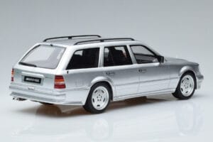 Mercedes E36 AMG S124 Hopea Otto 1:18 OT889 Hartsi — kuva 2 / 6