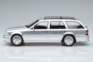 Mercedes E36 AMG S124 Hopea Otto 1:18 OT889 Hartsi — kuva 3 / 6