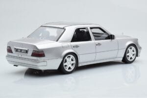 Mercedes E500 W124 Hopea Otto 1:18 OT623 Hartsi — kuva 2 / 6