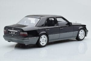 Mercedes E60 AMG W124 Musta Otto 1:18 OT131 Hartsi — kuva 2 / 6