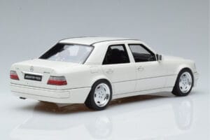 Mercedes E60 AMG W124 Valkoinen Otto 1:18 B66040640 Hartsi — kuva 2 / 6