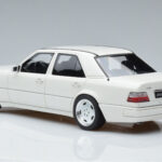 Mercedes E60 AMG W124 Valkoinen Otto 1:18 - image 5 of 6