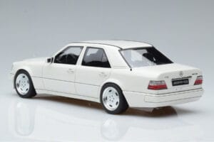 Mercedes E60 AMG W124 Valkoinen Otto 1:18 B66040640 Hartsi — kuva 5 / 6