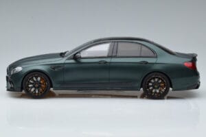 Mercedes E63 AMG Brabus 800 W213 Vihreä GT Spirit 1:18 GT208 Hartsi — kuva 3 / 6
