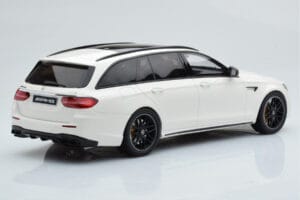 Mercedes AMG E63 S S213 T-Model Valkoinen GT Spirit 1:18 GT795 Hartsi — kuva 2 / 6
