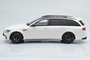 Mercedes AMG E63 S S213 T-Model Valkoinen GT Spirit 1:18 GT795 Hartsi — kuva 3 / 6