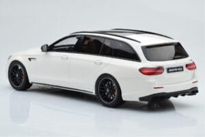 Mercedes AMG E63 S S213 T-Model Valkoinen GT Spirit 1:18 GT795 Hartsi — kuva 5 / 6