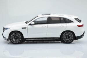 Mercedes EQC 400 Diamond Valkoinen NZG 1:18 B66963756 Metalli — kuva 4 / 8