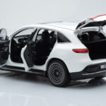 Mercedes EQC 400 Diamond Valkoinen NZG 1:18 - image 5 of 8