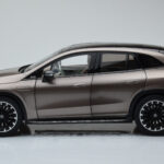 Mercedes EQE SUV X294 AMG Line Velvet Ruskea NZG 1:18 - image 4 of 8