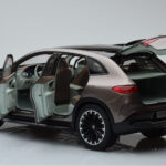 Mercedes EQE SUV X294 AMG Line Velvet Ruskea NZG 1:18 - image 5 of 8
