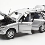 Mercedes M-Class W166 Iridium Hopea Metallic Minichamps 1:18 B66960064 - image 2 of 8