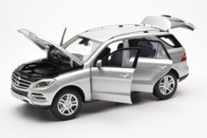 Mercedes M-Class W166 Iridium Hopea Metallic Minichamps 1:18 B66960064 Metalli — kuva 2 / 8
