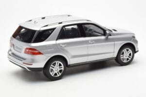 Mercedes M-Class W166 Iridium Hopea Metallic Minichamps 1:18 B66960064 Metalli — kuva 3 / 8