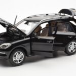 Mercedes M-Class W166 Obsidian Musta Metallic Minichamps 1:18 B66960063 - image 2 of 8