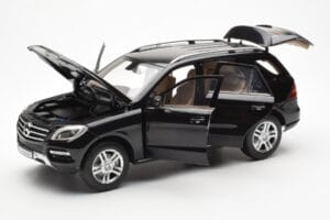 Mercedes M-Class W166 Obsidian Musta Metallic Minichamps 1:18 B66960063 Metalli — kuva 2 / 8