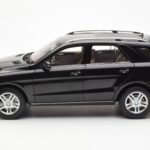 Mercedes M-Class W166 Obsidian Musta Metallic Minichamps 1:18 B66960063 - image 4 of 8