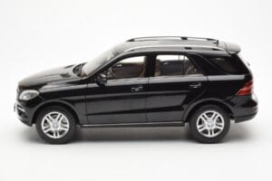 Mercedes M-Class W166 Obsidian Musta Metallic Minichamps 1:18 B66960063 Metalli — kuva 4 / 8