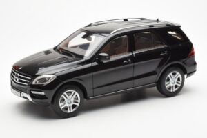 Mercedes M-Class W166 Obsidian Musta Metallic Minichamps 1:18 B66960063