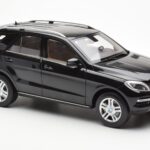 Mercedes M-Class W166 Obsidian Musta Metallic Minichamps 1:18 B66960063 - image 6 of 8