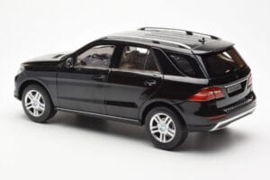 Mercedes M-Class W166 Obsidian Musta Metallic Minichamps 1:18 B66960063 Metalli — kuva 7 / 8
