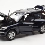 Mercedes M-Class W166 Tansanite Sininen Metallic Minichamps 1:18 B66960065 - image 2 of 8