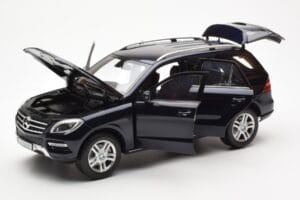 Mercedes M-Class W166 Tansanite Sininen Metallic Minichamps 1:18 B66960065 Metalli — kuva 2 / 8