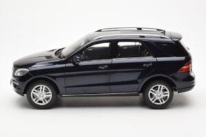 Mercedes M-Class W166 Tansanite Sininen Metallic Minichamps 1:18 B66960065 Metalli — kuva 4 / 8