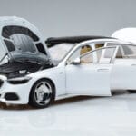 Mercedes Maybach S600 W222 V12 Biturbo Diamond Valkoinen Almost Real 1:18 - image 2 of 11