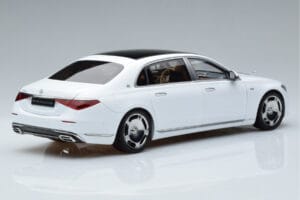 Mercedes Maybach S600 W222 V12 Biturbo Diamond Valkoinen Almost Real 1:18 820116 Metalli — kuva 3 / 11