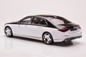 Mercedes Maybach S680 W223 Obsidian Musta Diamond Valkoinen Almost Real 1:18 820121 Metalli — kuva 6 / 7