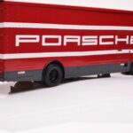 Mercedes O317 Porsche Transporter Punainen CMR 1:18 - image 2 of 12
