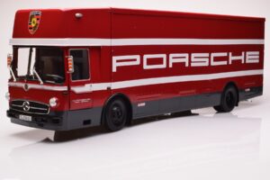 Mercedes O317 Porsche Transporter Punainen CMR 1:18