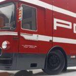 Mercedes O317 Porsche Transporter Punainen CMR 1:18 - image 7 of 12