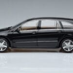 Mercedes R-Class W251 Obsidian Musta Minichamps 1:18 B66962325 Metalli - image 4 of 7