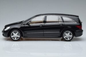 Mercedes R-Class W251 Obsidian Musta Minichamps 1:18 B66962325 Metalli — kuva 4 / 7