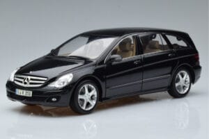 Mercedes R-Class W251 Obsidian Musta Minichamps 1:18 B66962325 Metalli